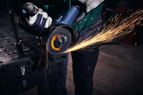 Cornière acier : robustesse et esthétique en déco